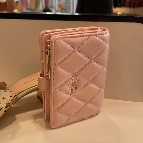 Kate Spade Carey Medium Compartment Bifold Wallet
COLOR: Conch Pink - Picture 6 of 16